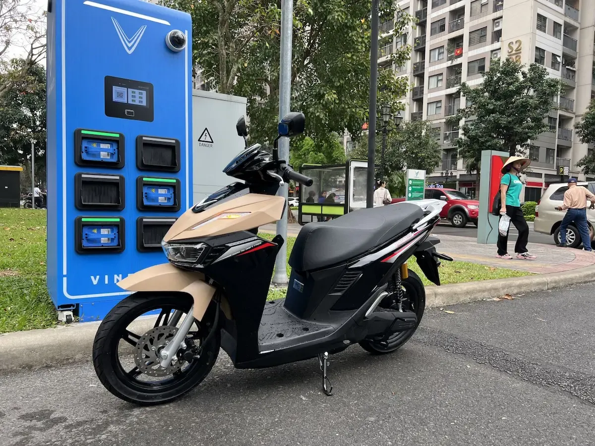 Pin Và Trạm Sạc Xe Máy Điện