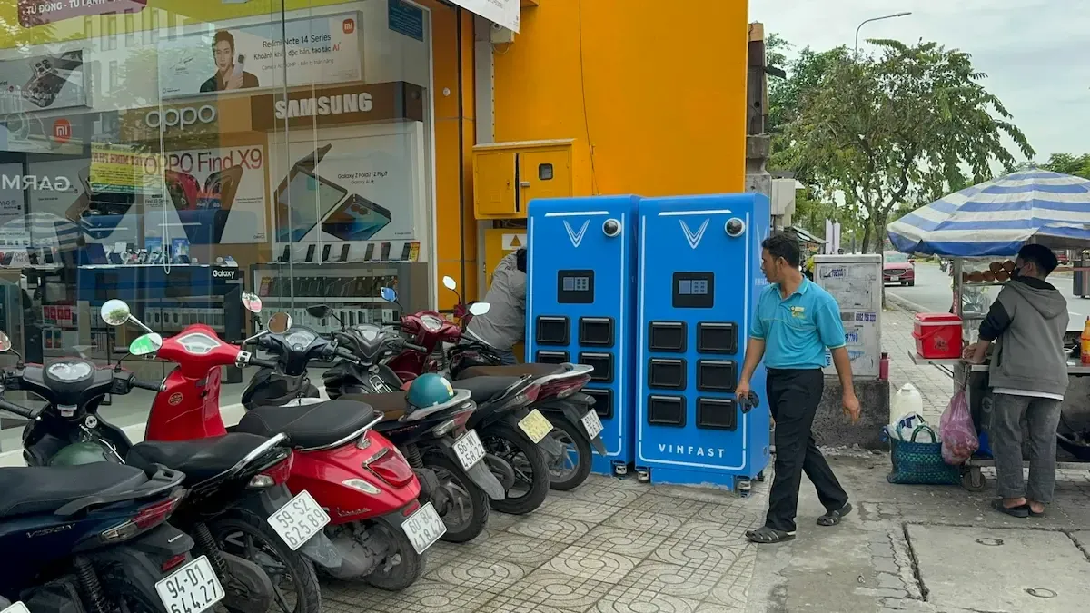 Pin Và Trạm Sạc Xe Máy Điện